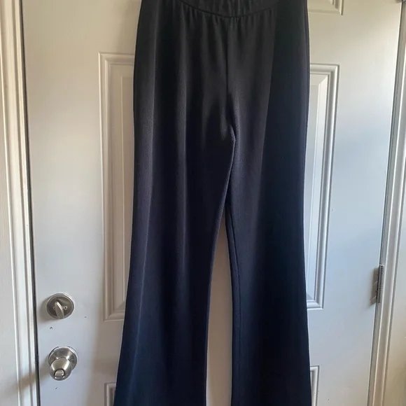 Elegant Black Women's Pants - Picture 3 of 13